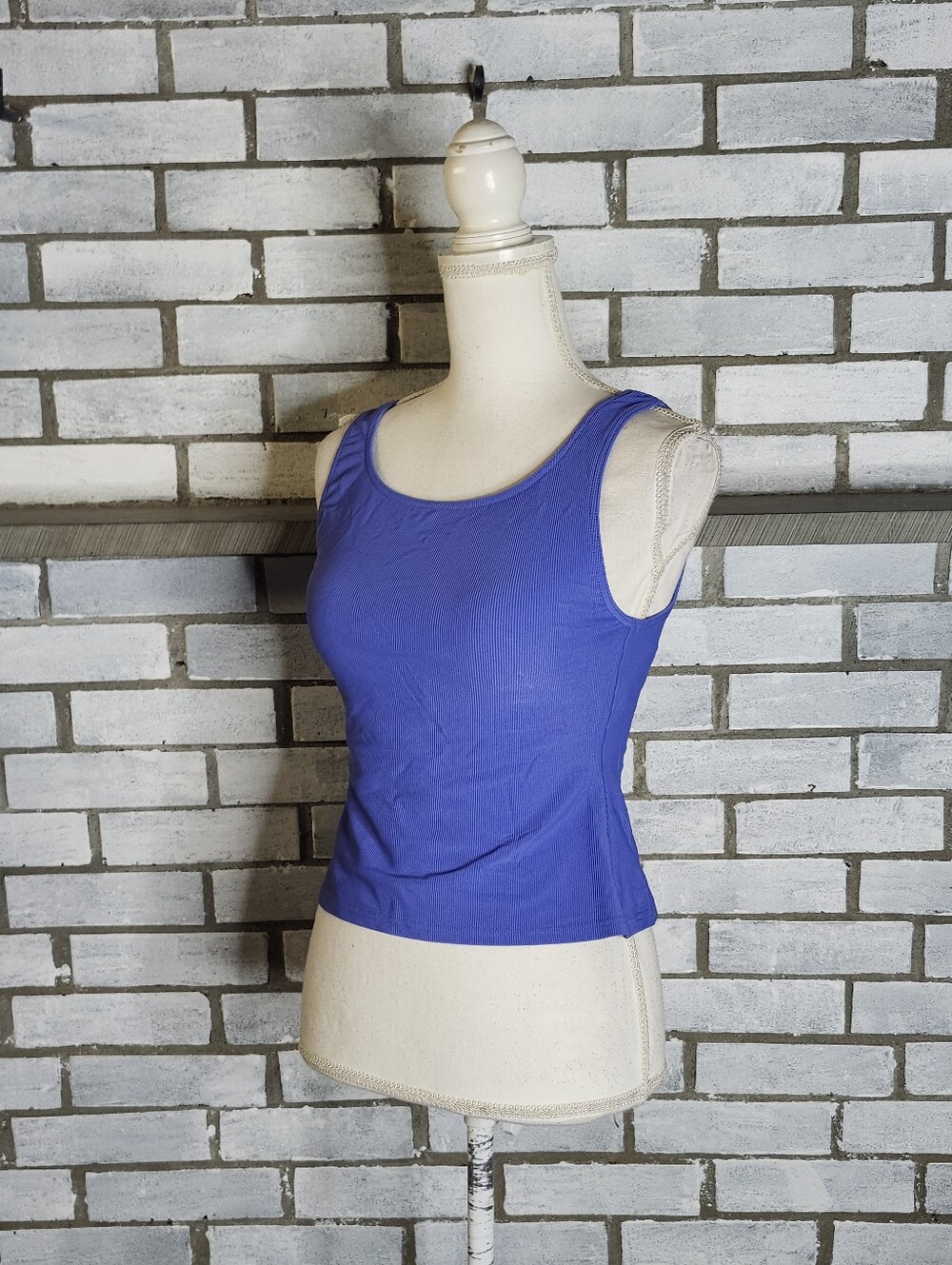 • L.L. Bean Women's Sleeveless Ribbed Tankini Swimsuit Top Size 8 Periwinkle